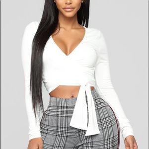 Fashion Nova - Crossing Paths Top